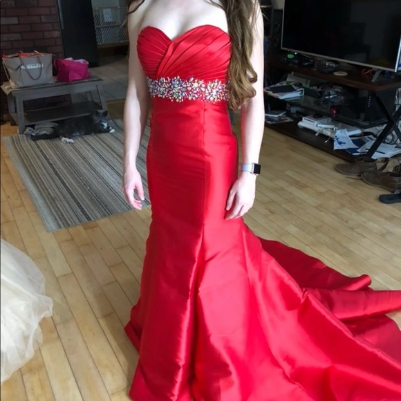 Tony Bowls red gown - Picture 2 of 3